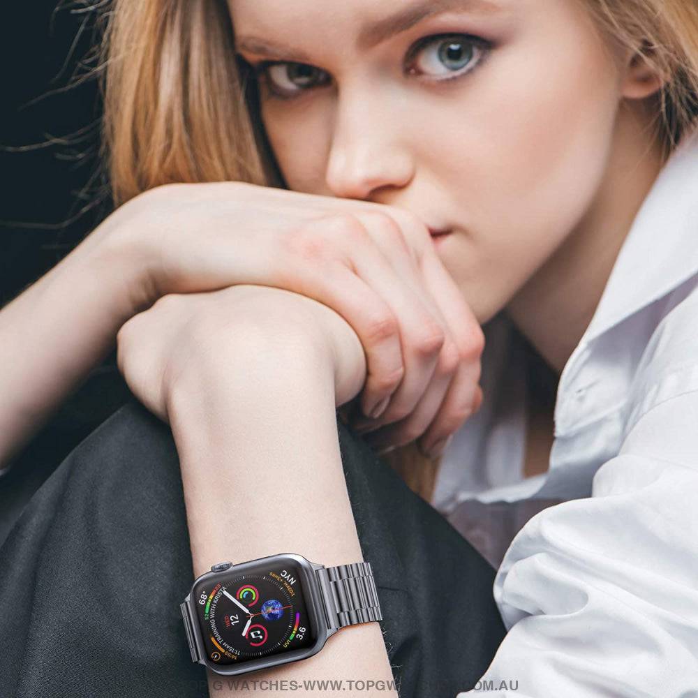 Apple watch 4 44mm on woman's wrist online